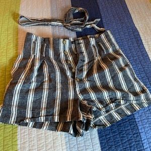 Abercrombie - High Waisted Linen Paperbag Shorts